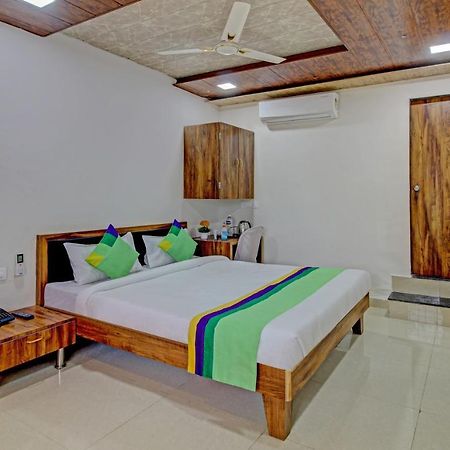 Sai Samrat Resort Satara Luaran gambar