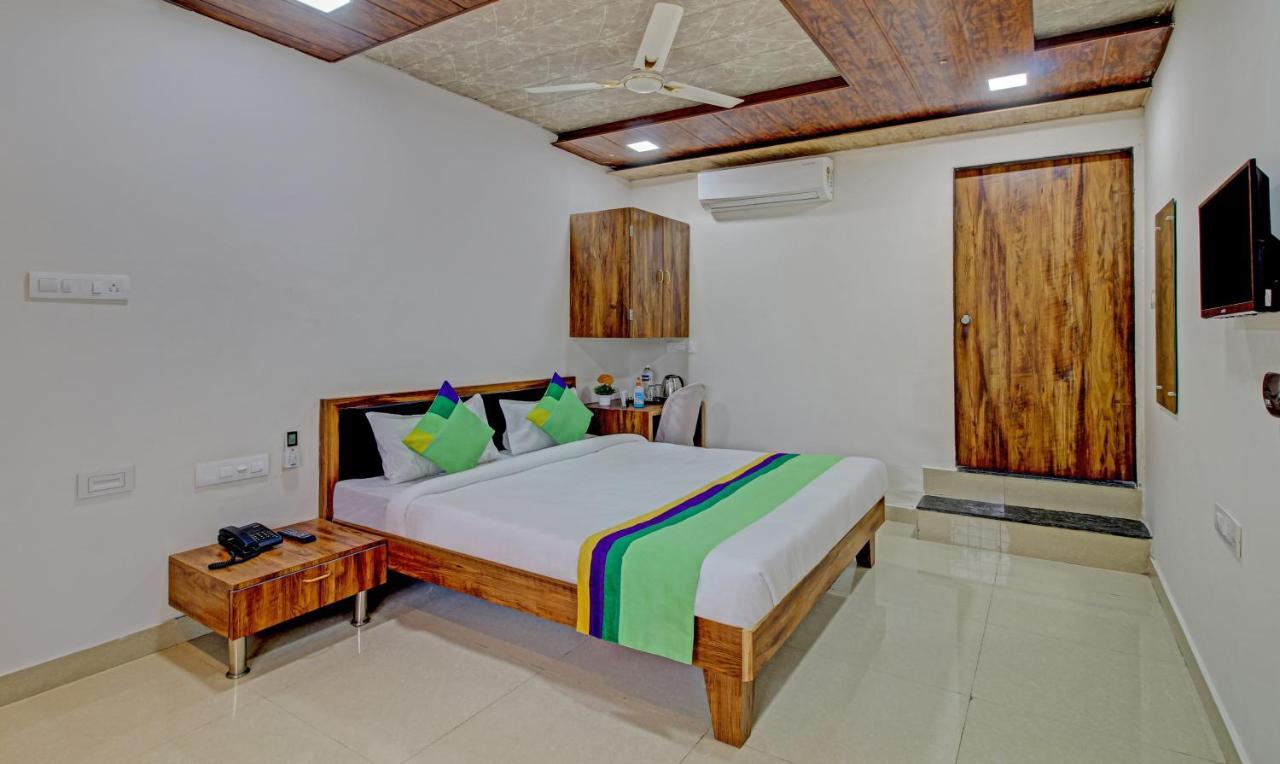 Sai Samrat Resort Satara Luaran gambar