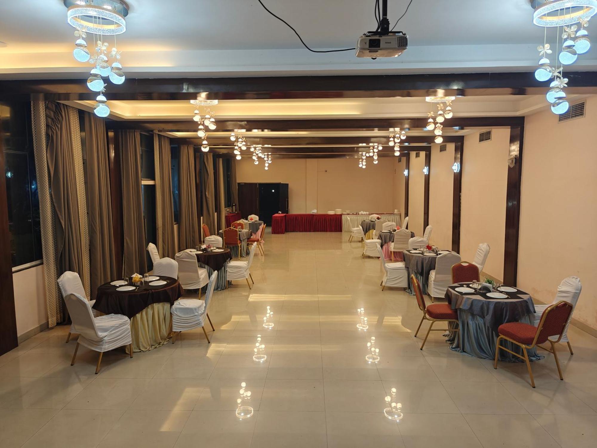 Sai Samrat Resort Satara Luaran gambar